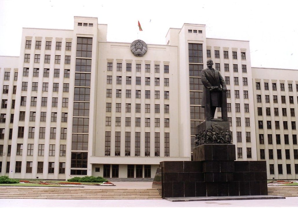 1057px Belarus Minsk House Of Government And Vladimir Lenin Monument 1